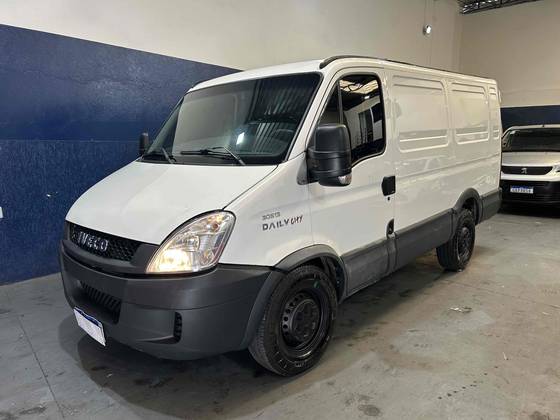 IVECO DAILY 2.3 HPI DIESEL 30S13 CHASSI MANUAL IVECO DAILY 2.3 HPI DIESEL 30S13 CHASSI MANUAL